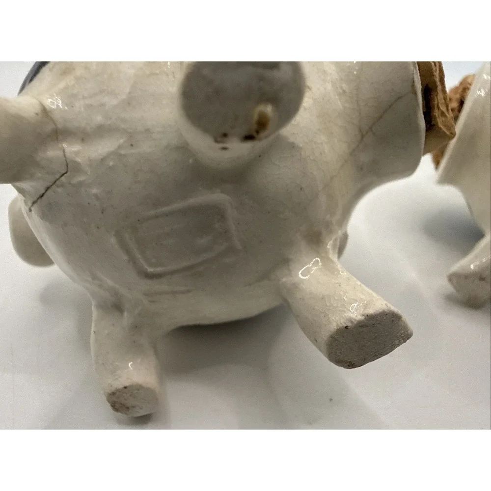 Vintage Folk Art Pottery Spotted Pig Salt‎ & Pepper Shakers Cork For Snout